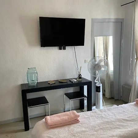 Jolie Pavillon * פרפיניין